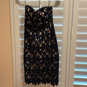 Lulu’s Navy Strapless Lacrosse Overlay Mini Dress. size XS
